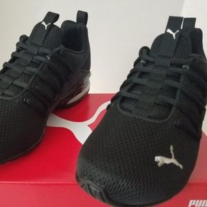 Puma Axelion M JR Running Shoe. New. Kids Sz 5-7y